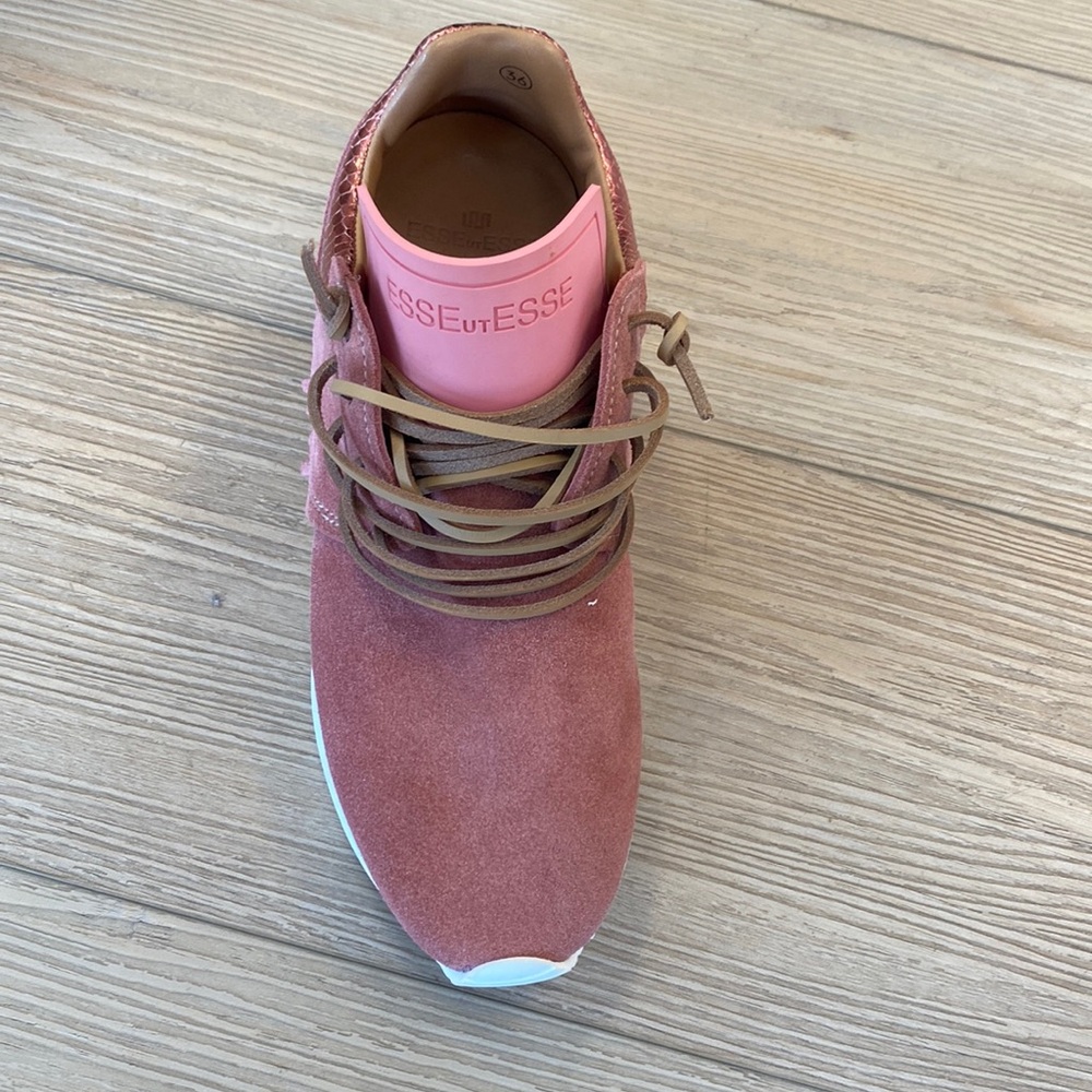 NIB Esseutesse Fringe Sneaker